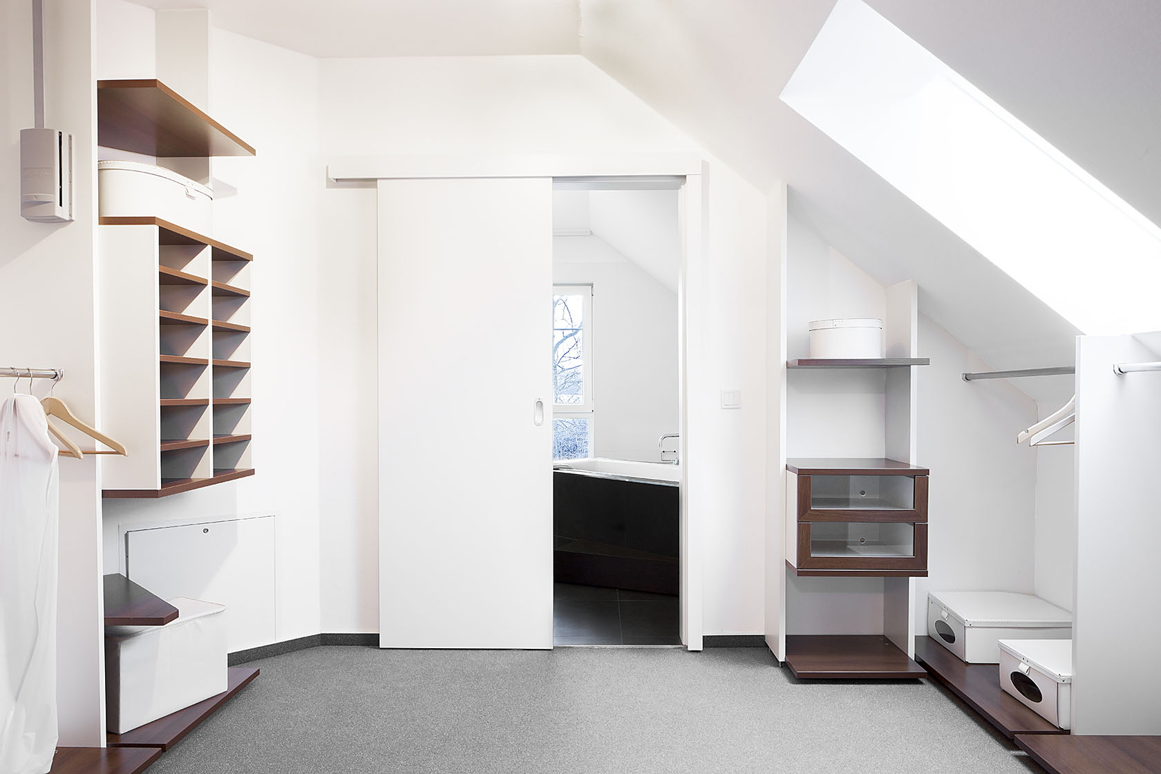 schreiner-regal-tischler-schrank-ankleidezimmer-dachschraege